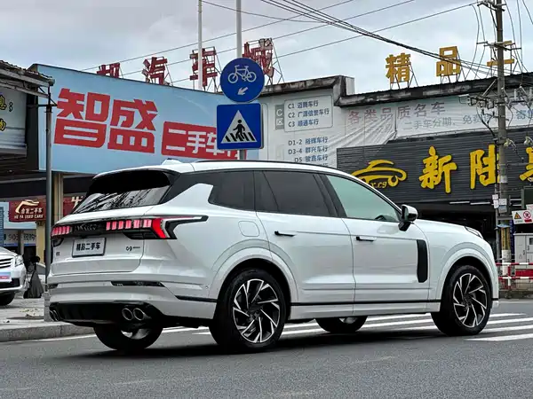 Lynk & Co 09 2022