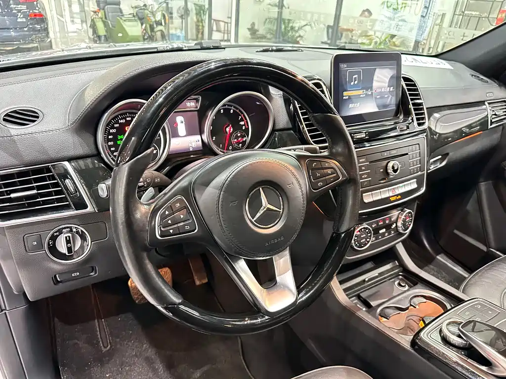 Mercedes-Benz GLS 2018 — фото 11