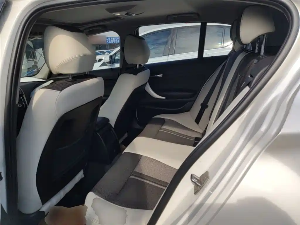 BMW 1 Series 2015 — фото 17