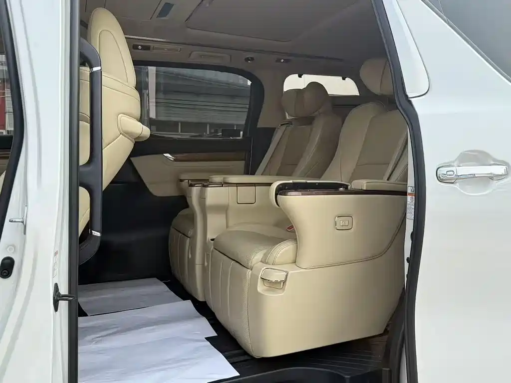 Toyota Alphard 2018 — фото 12
