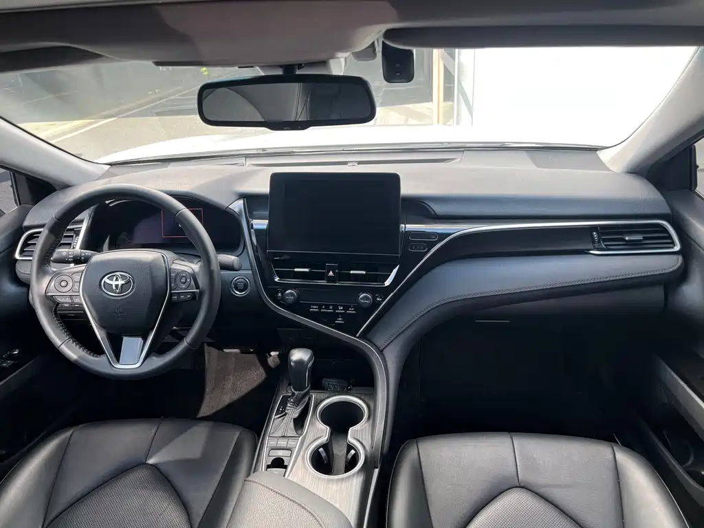 Toyota Camry 2023 — фото 5