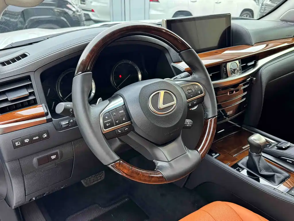 Lexus LX 2017 — фото 8