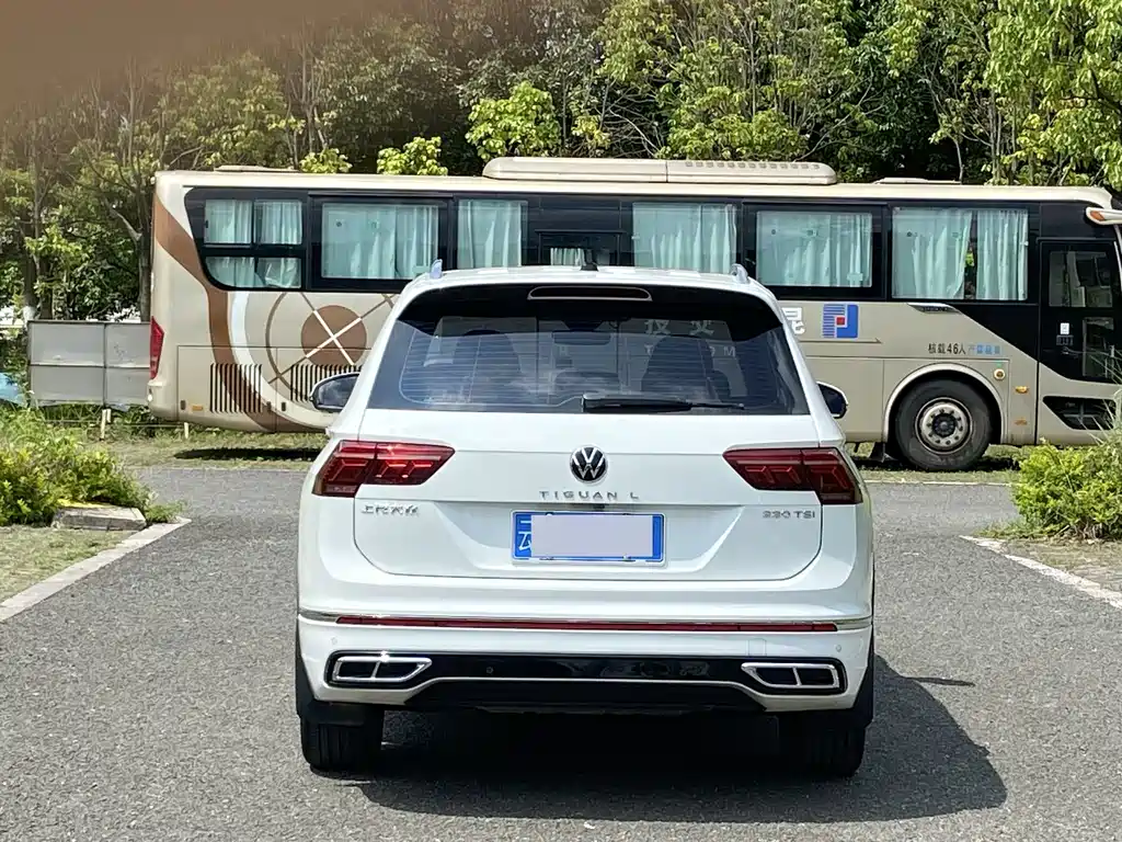 Volkswagen Tiguan L 2023 — фото 3