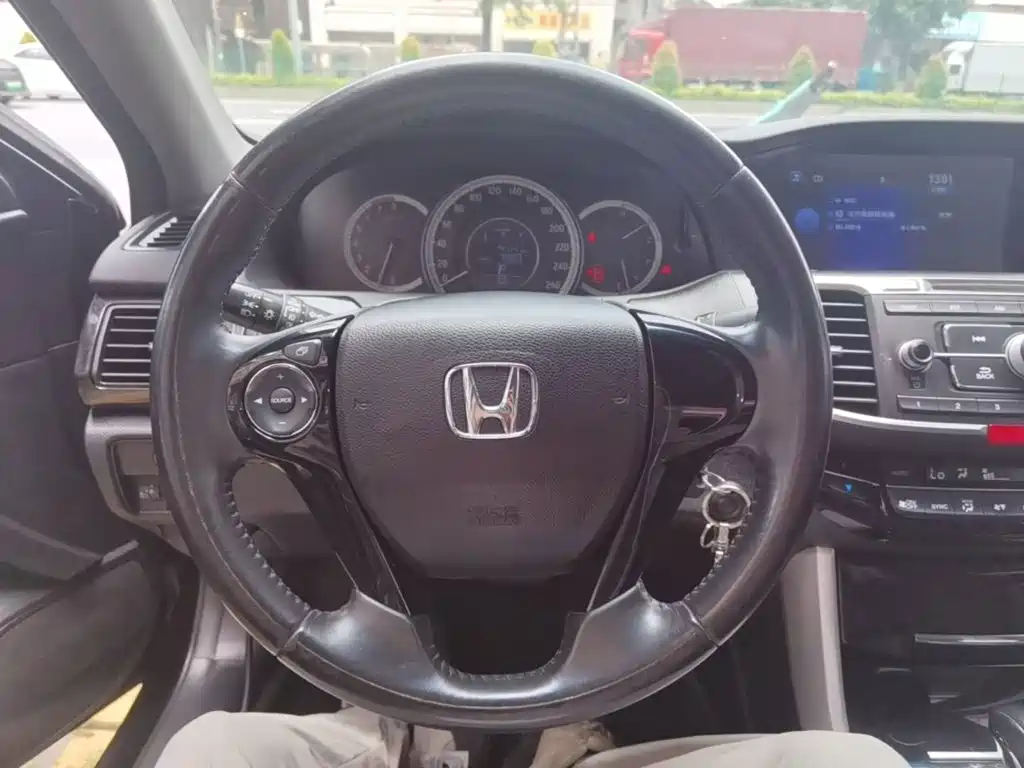Honda Accord 2017 — фото 11