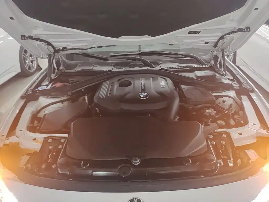 BMW 3 Series 2019 — фото 16