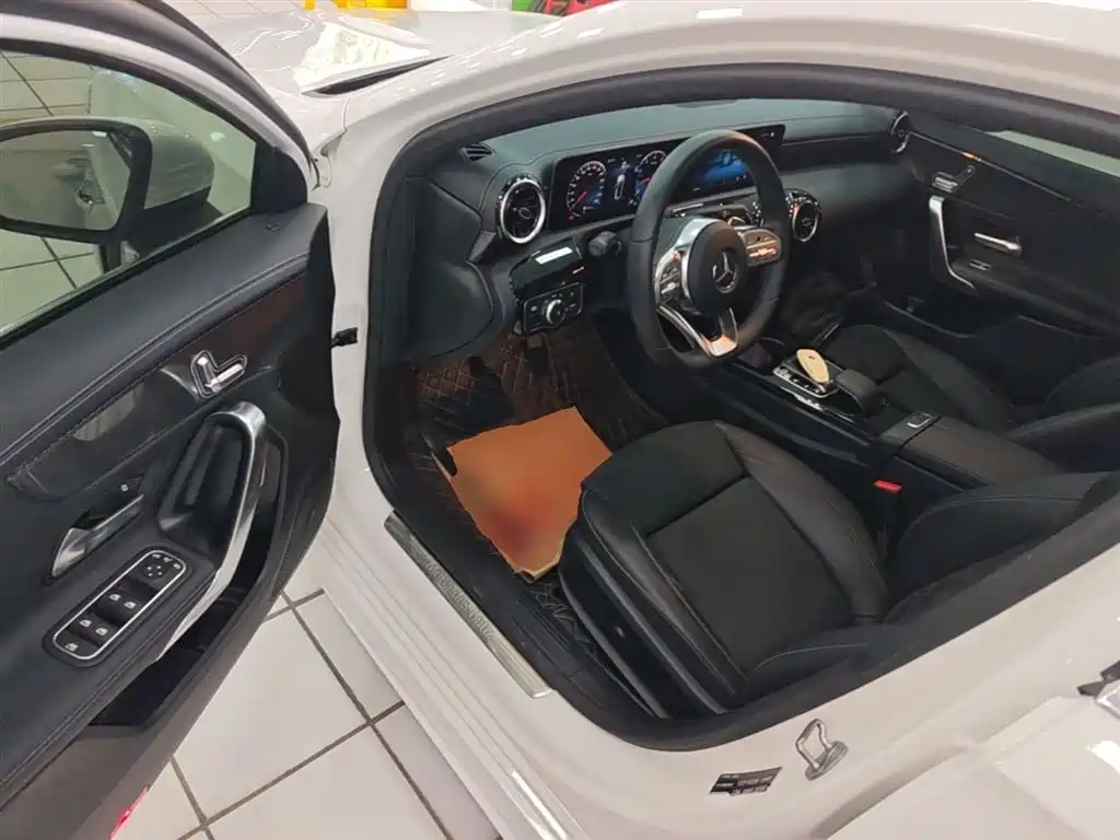 Mercedes-Benz A-Class 2019 — фото 16
