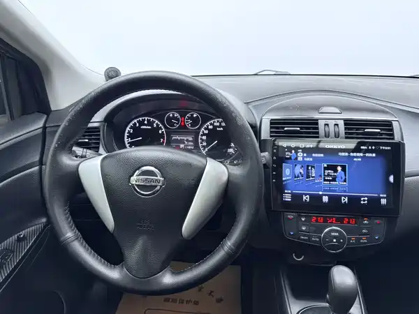 Nissan Tiida 2011