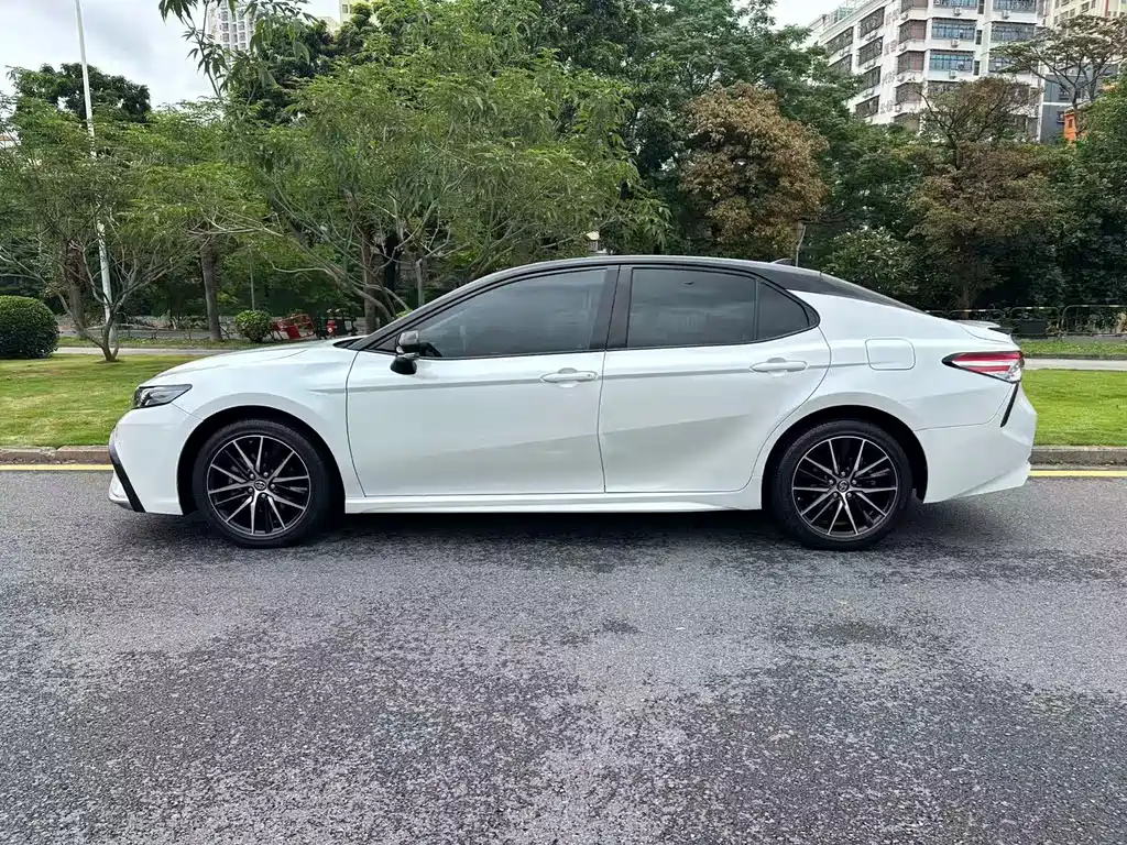 Toyota Camry 2022 — фото 5