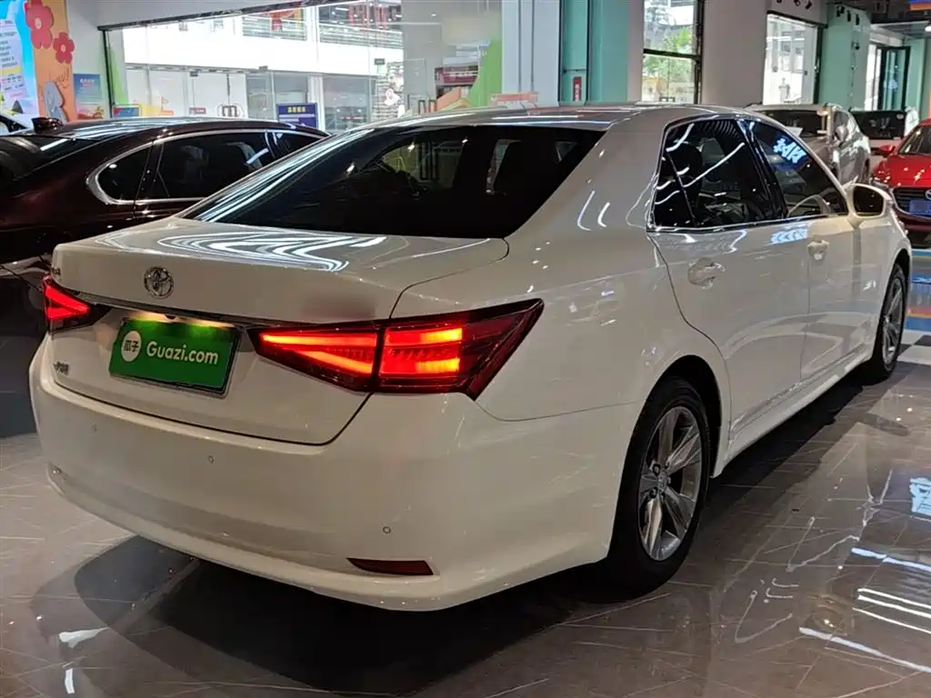 Toyota Crown 2016 — фото 7