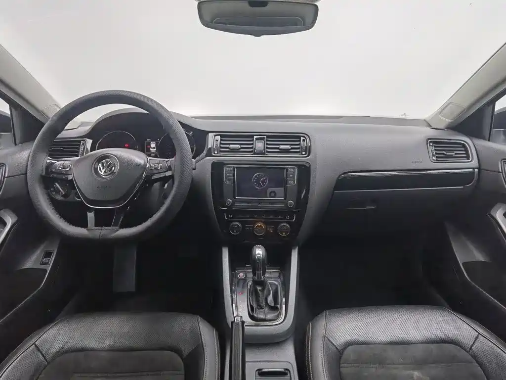 Volkswagen Sagitar 2018