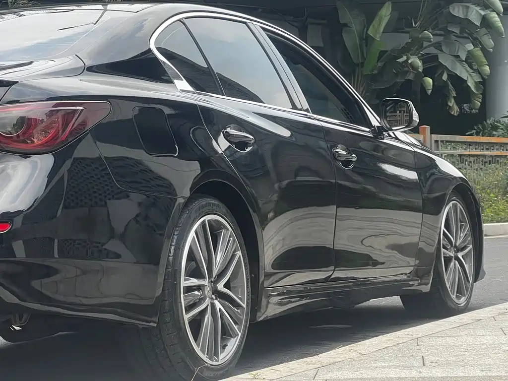 Infiniti Q50L 2015 — фото 16