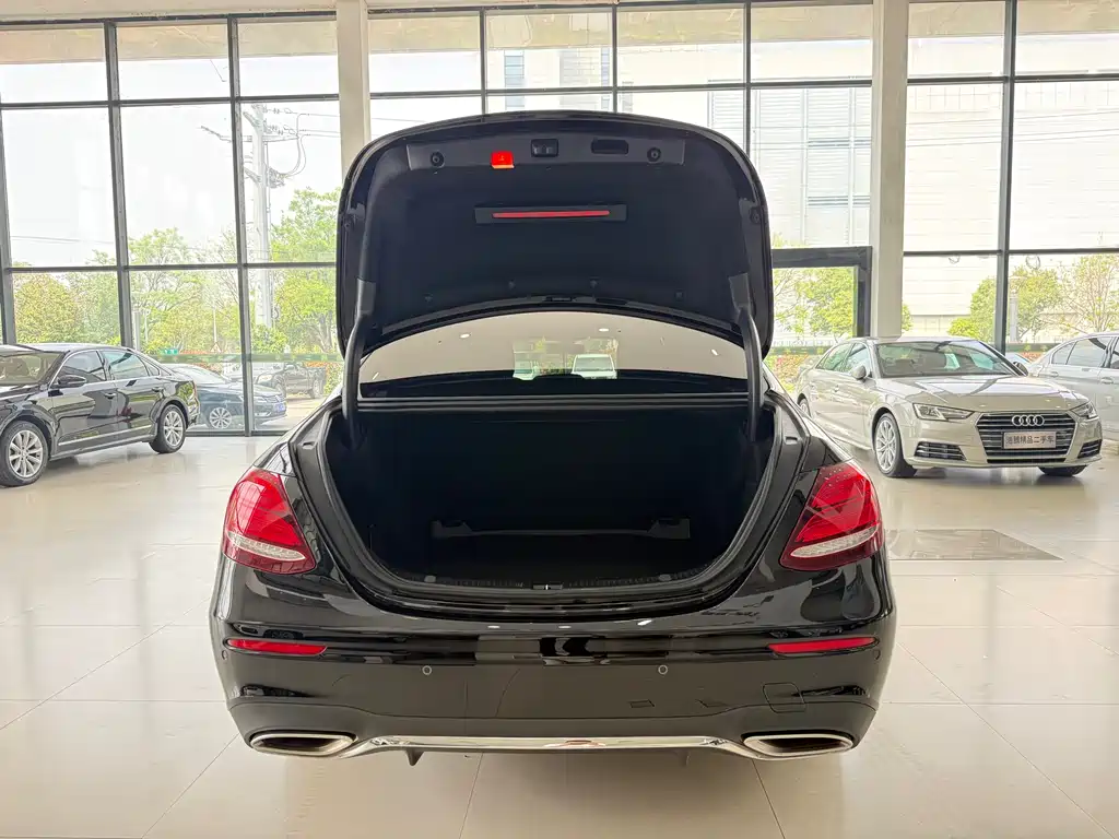 Mercedes-Benz E-Class 2020 — фото 12