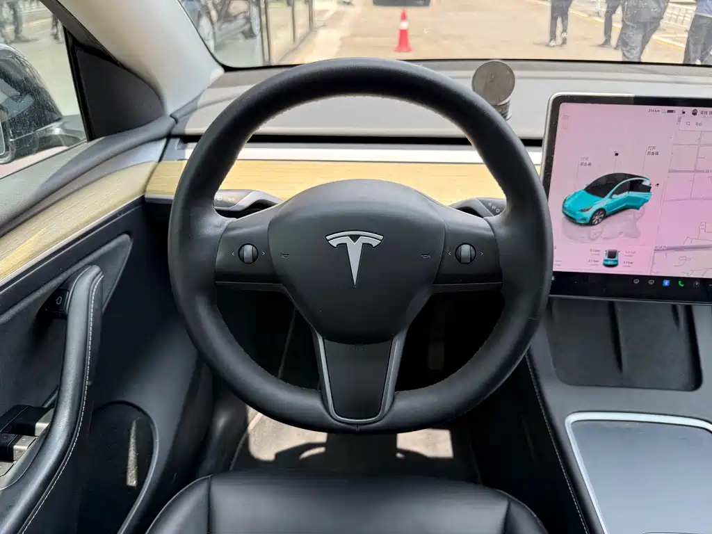 Tesla Model Y 2023 — фото 9