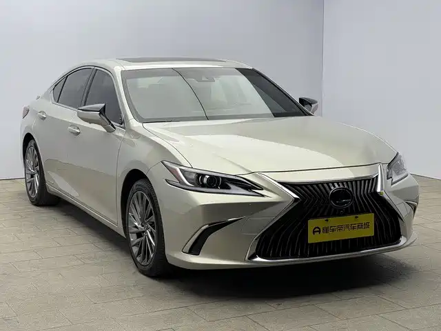 Lexus ES 2020 — фото 3