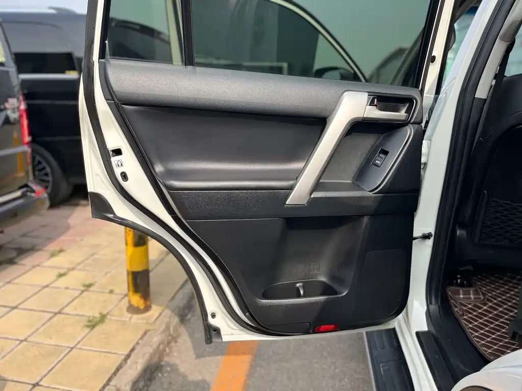 Toyota Prado 2019 — фото 15