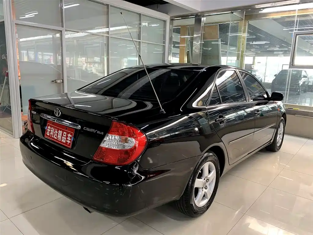 Toyota Camry 2004 — фото 12