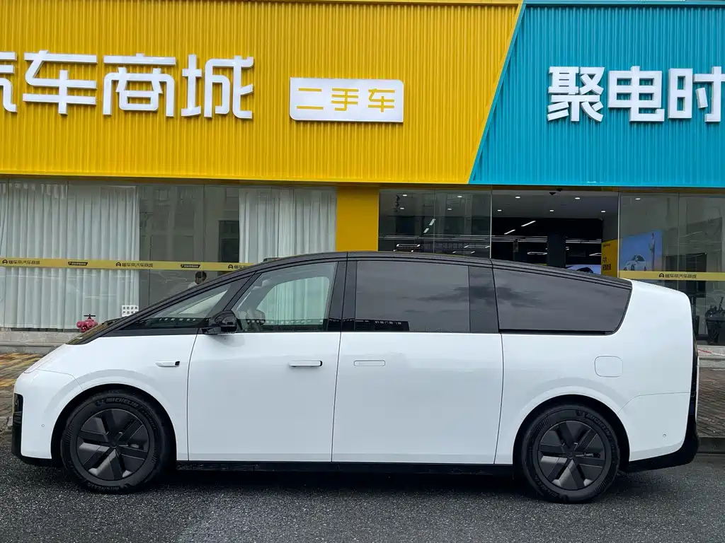 Li Auto Li MEGA 2025