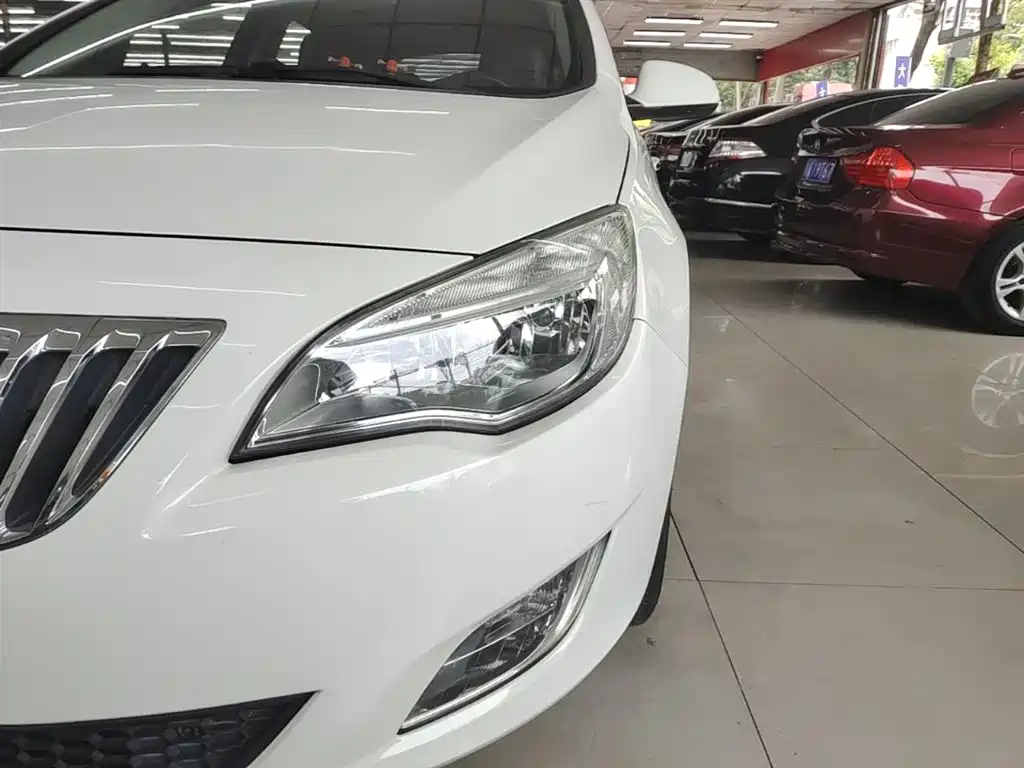 Buick Excelle 2015 — фото 24