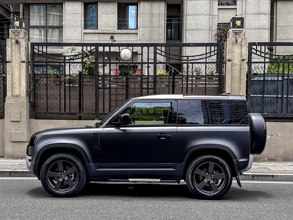 Land Rover Defender 2023 — фото 3