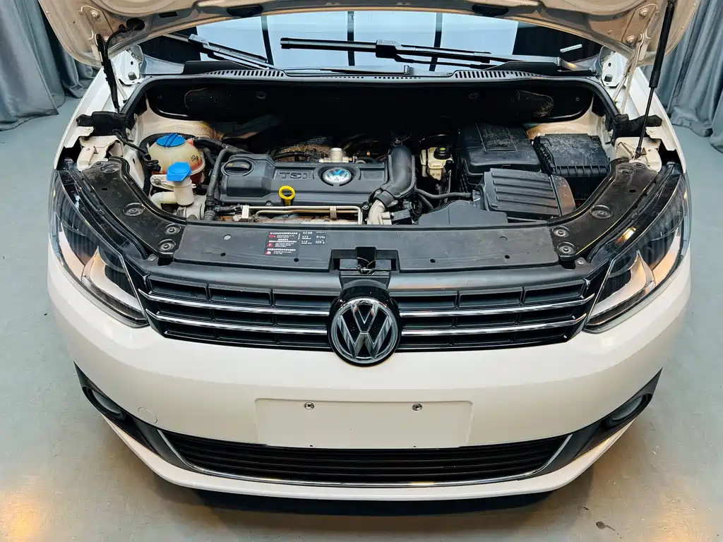 Volkswagen Touran 2013 — фото 17