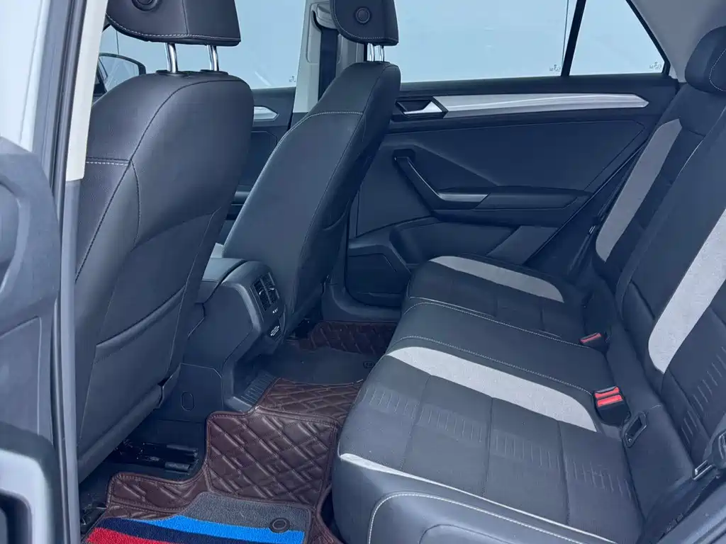 Volkswagen T-Roc 2022 — фото 12