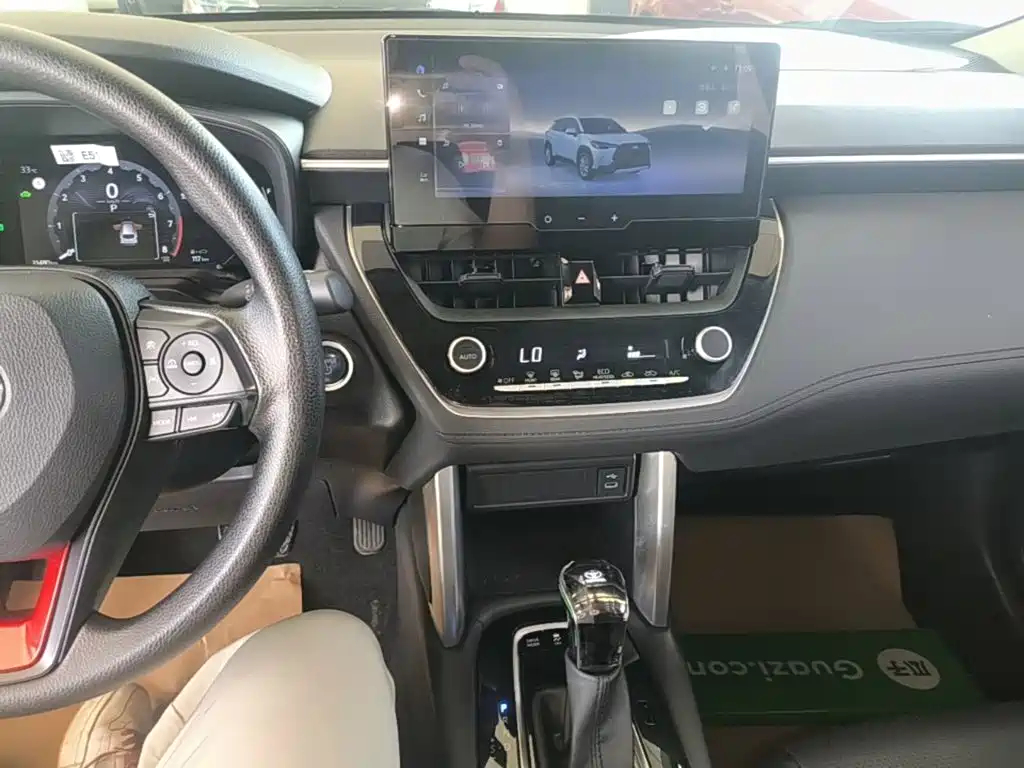 Toyota Corolla Cross 2023 — фото 13