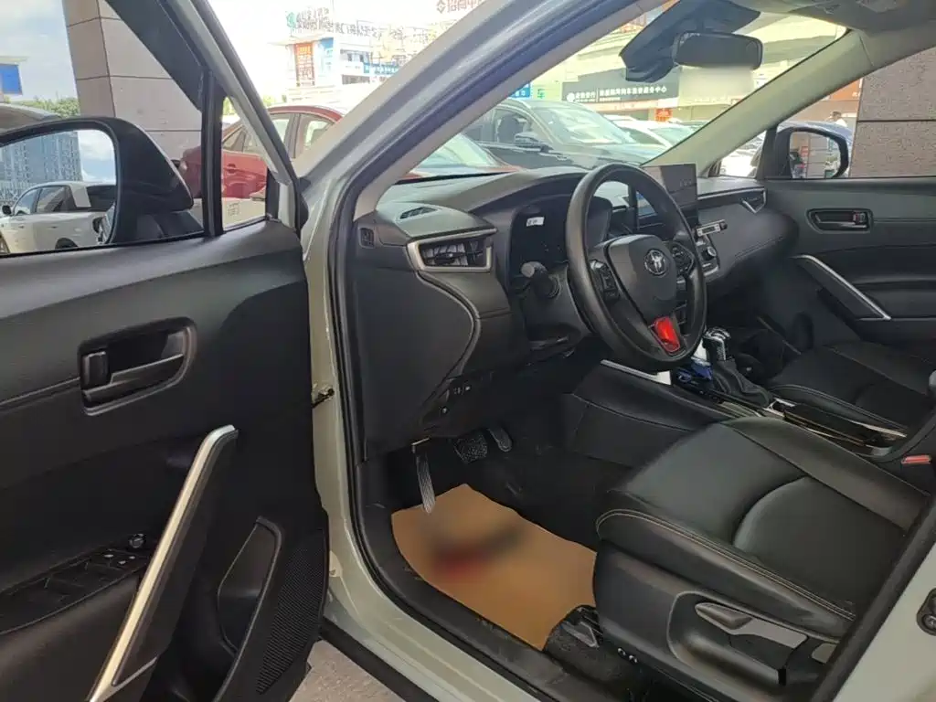Toyota Corolla Cross 2023 — фото 16