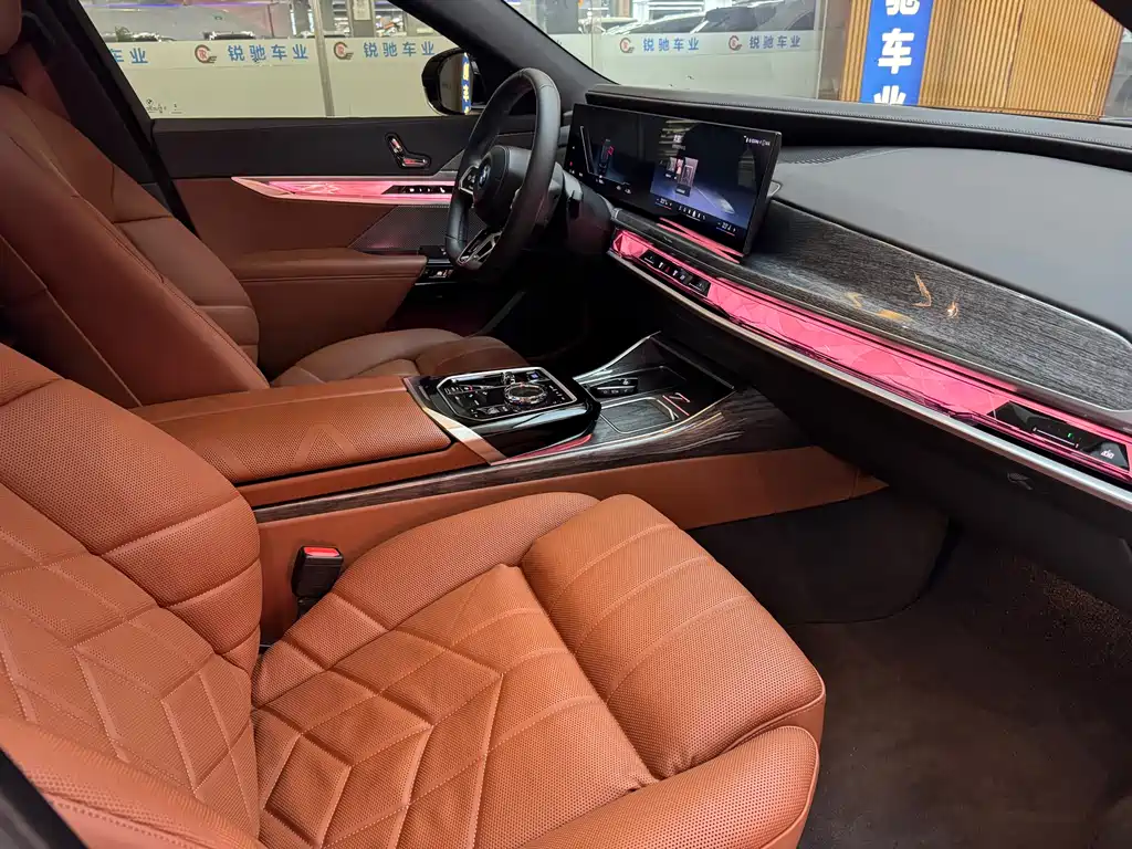 BMW i7 2023 — фото 17