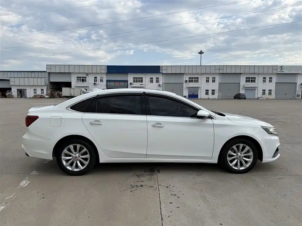 Roewe i6 New Energy 2018 — фото 4