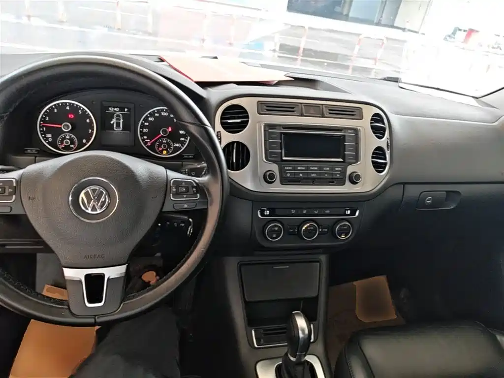 Volkswagen Tiguan 2015 — фото 10