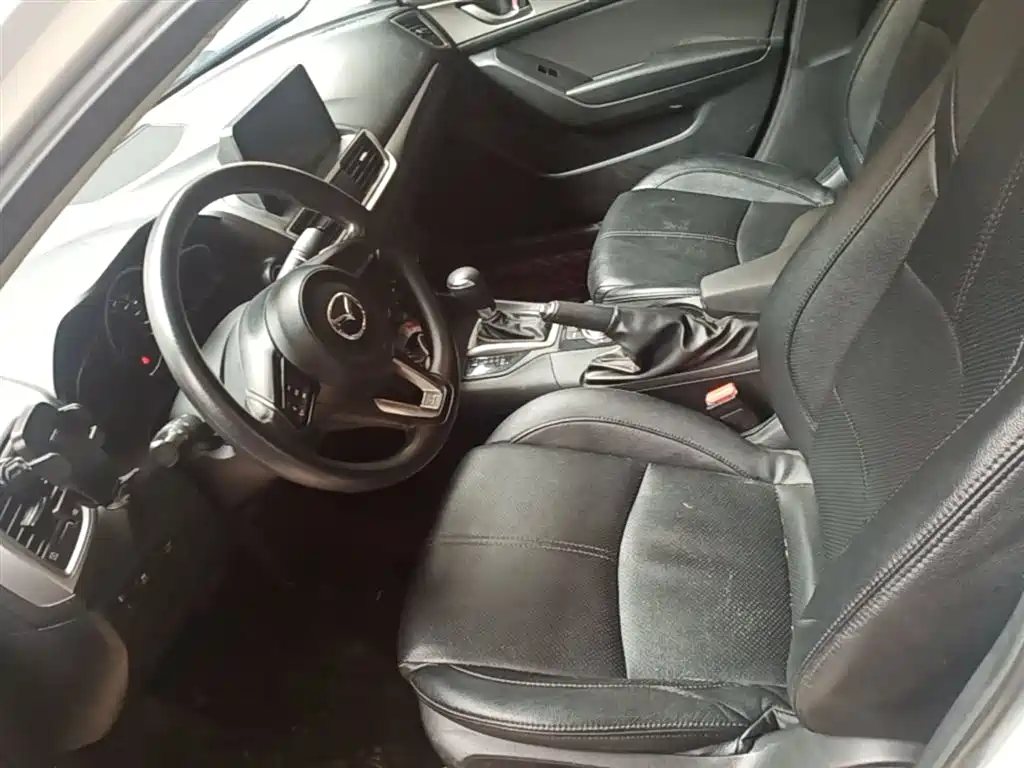 Mazda 3 Axela 2018 — фото 15