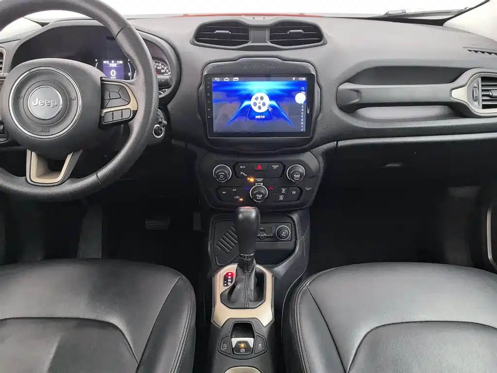 Jeep Renegade 2018 — фото 12