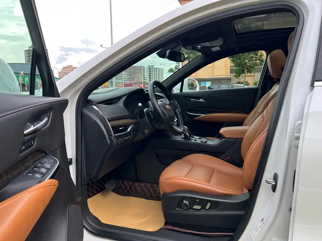 Cadillac XT4 2019 — фото 11