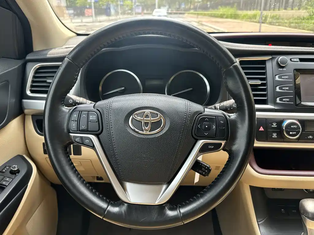 Toyota Highlander 2016 — фото 11