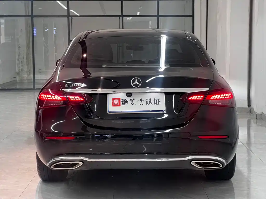 Mercedes-Benz E-Class 2022 — фото 12