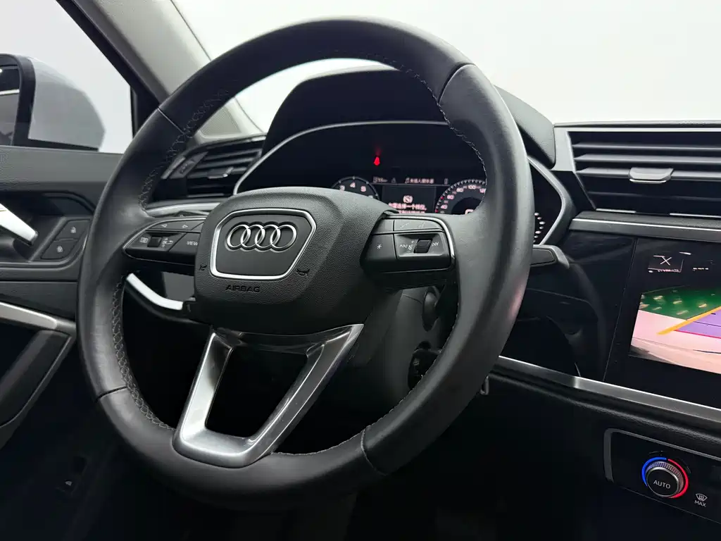 Audi Q3 2023 — фото 12