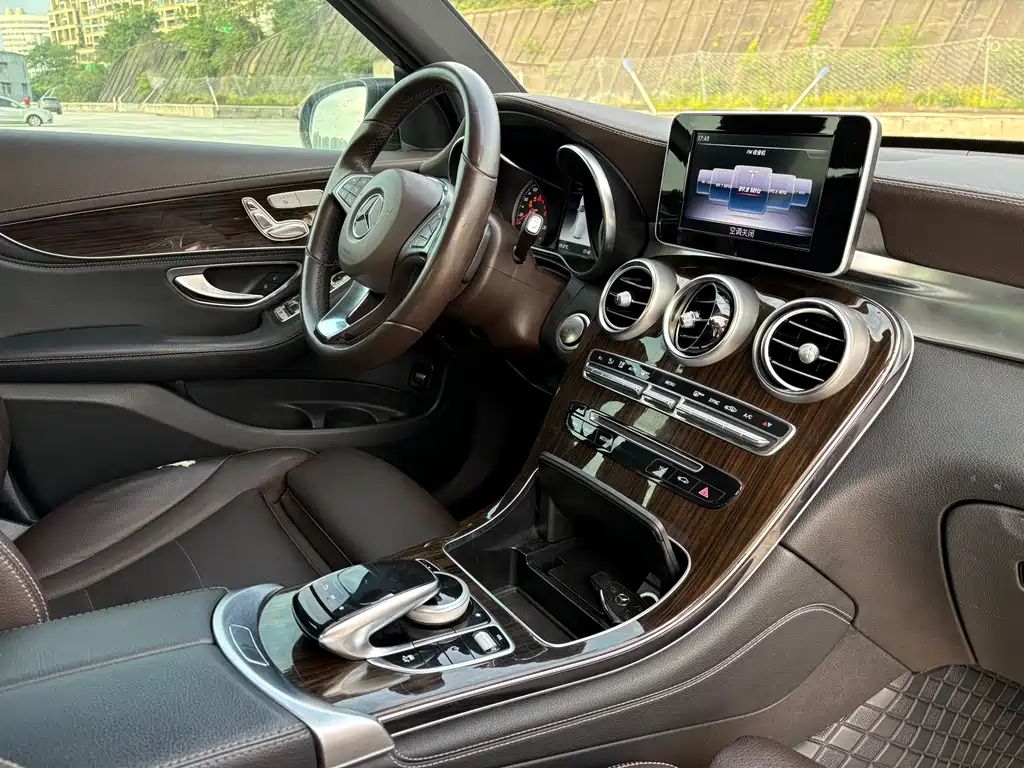 Mercedes-Benz GLC 2018 — фото 11
