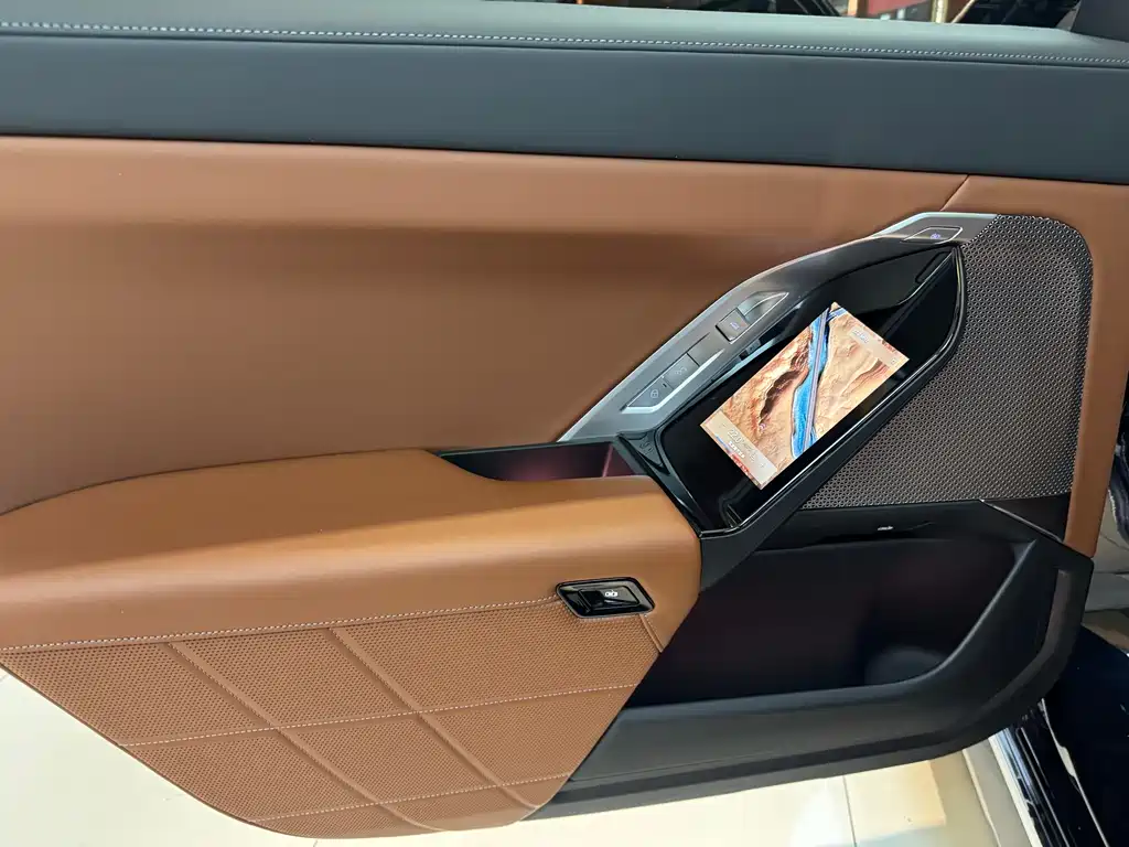 BMW i7 2023 — фото 12