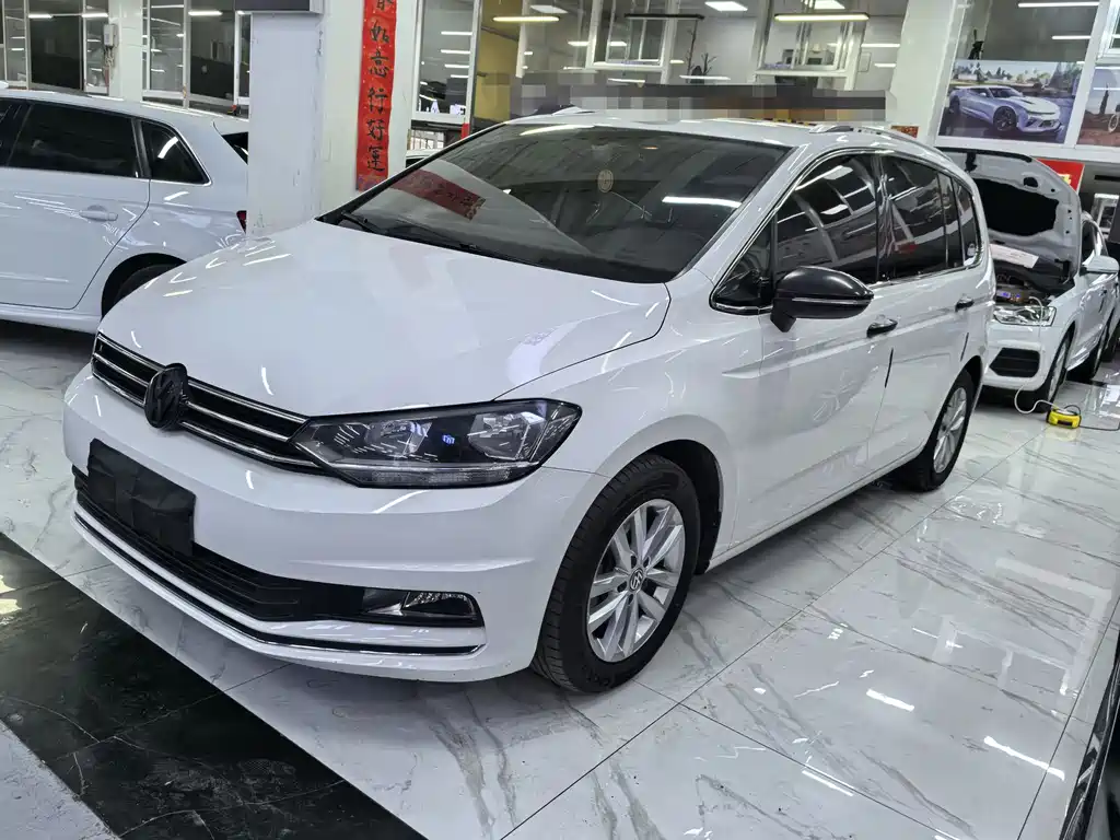 Volkswagen Touran 2017 — фото 1