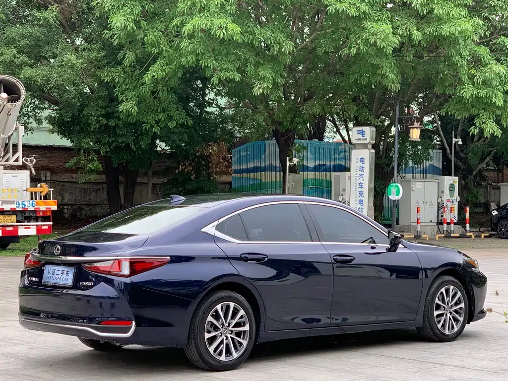 Lexus ES 2024 — фото 16