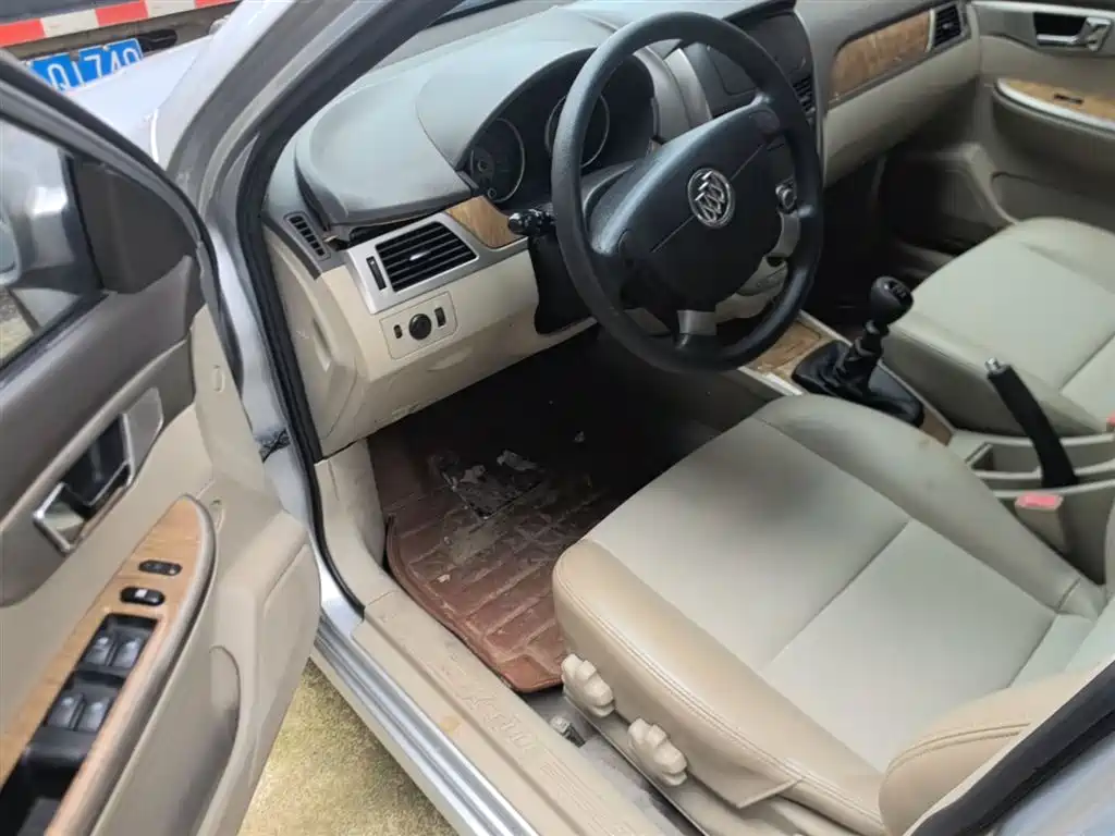 Buick Excelle 2015 — фото 16