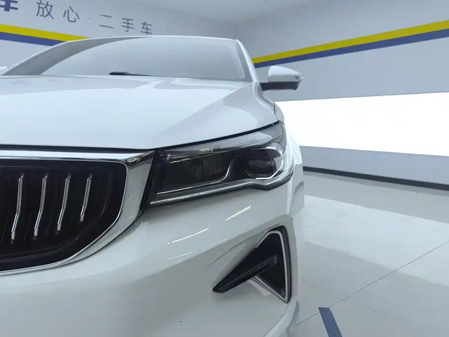 Geely Emgrand 2023