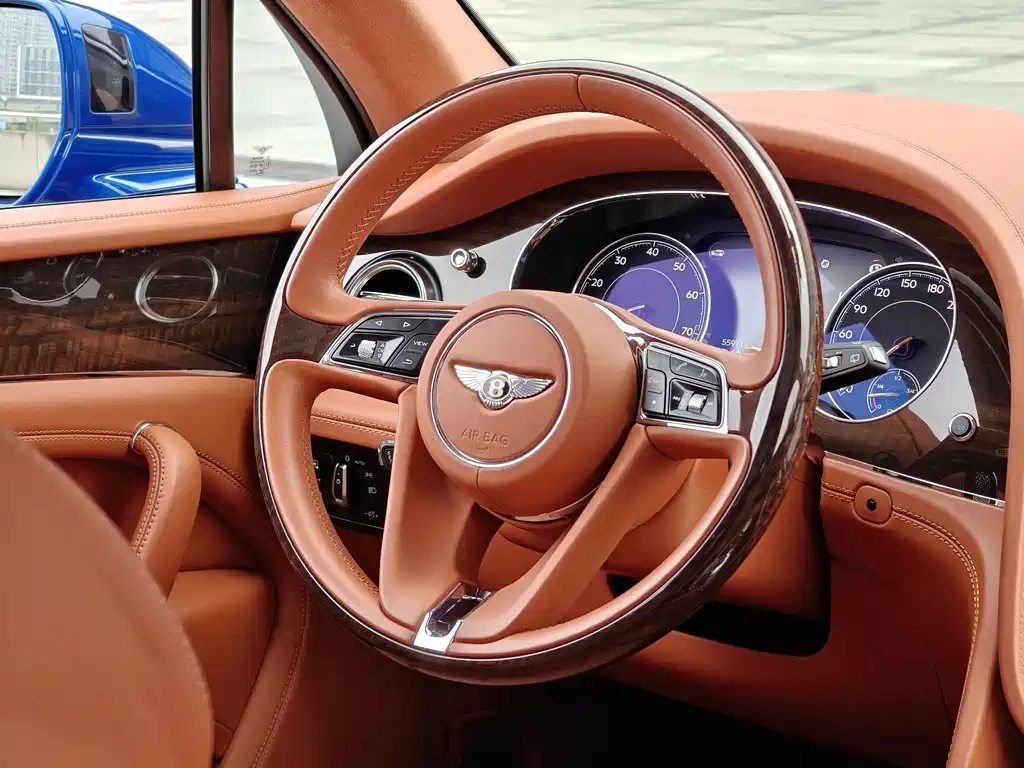 Bentley Bentayga 2020 — фото 10