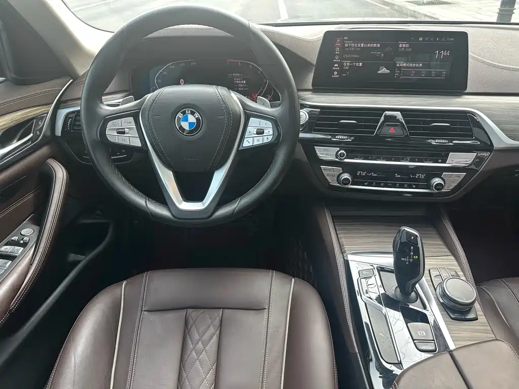 BMW 5 Series 2020 — фото 17