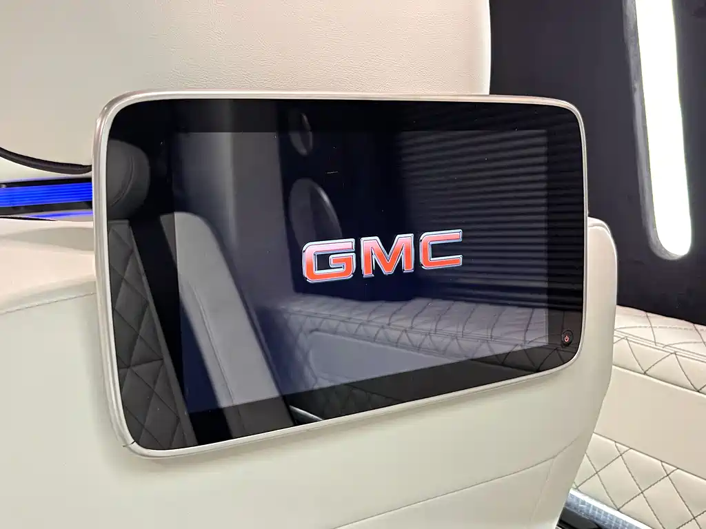 GMC Savana 2018 — фото 33