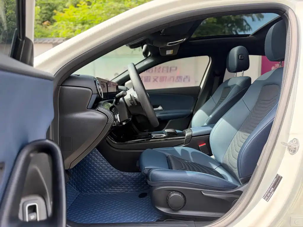 Mercedes-Benz A-Class 2022 — фото 12