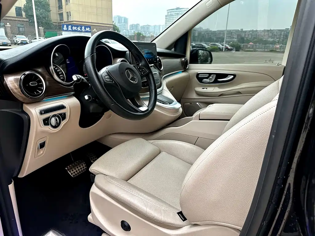 Mercedes-Benz V-Class 2023 — фото 4