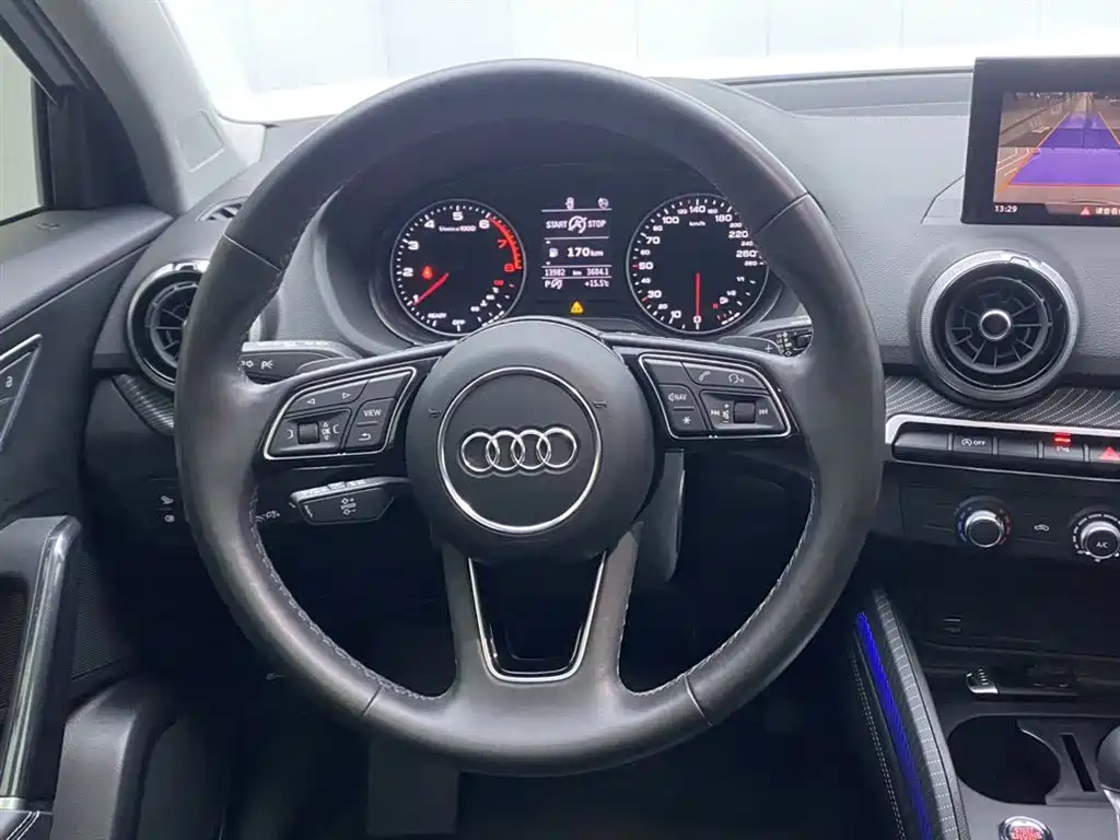 Audi Q2L 2023 — фото 14