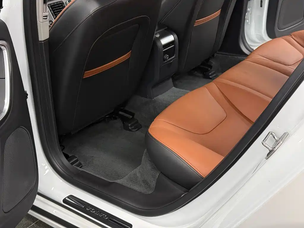 Volvo S60 2017 — фото 11