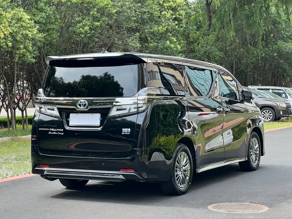 Toyota Vellfire 2022 — фото 9